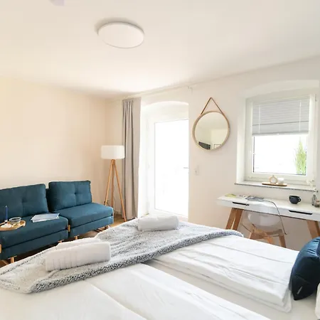 Peter Apartments- Mit Eigenem Eingang I 30qm I Zentrale Lage I Bad I Kueche I Terrasse I Tv * Fulda