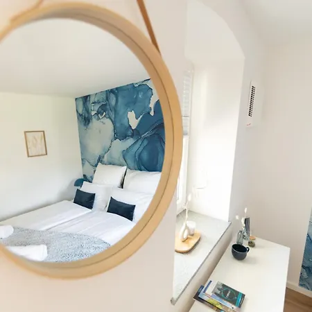 Peter Apartments- Mit Eigenem Eingang I 30qm I Zentrale Lage I Bad I Kueche I Terrasse I Tv *