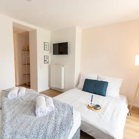 Peter Apartments- Mit Eigenem Eingang I 30qm I Zentrale Lage I Bad I Kueche I Terrasse I Tv