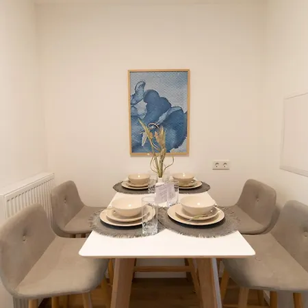 Accommodatie bij particulieren Peter Apartments- Mit Eigenem Eingang I 30qm I Zentrale Lage I Bad I Kueche I Terrasse I Tv *