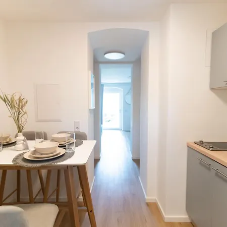 Peter Apartments- Mit Eigenem Eingang I 30qm I Zentrale Lage I Bad I Kueche I Terrasse I Tv